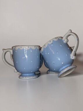 VALERIE PFEIFFER Set of 4 Pedestal Mugs Polka Dot Scalloped Edges LT Blue White